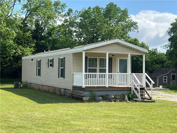 94 W Coronado Cv, Mound City, KS 66056