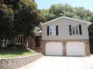 4 Amber Ct, Pekin, IL