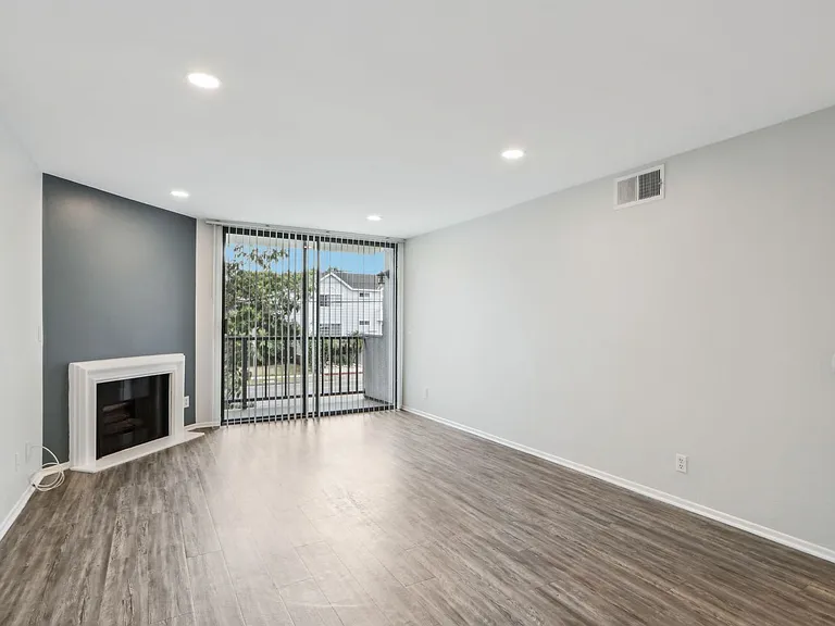 5235 Kester Ave — Photo 10