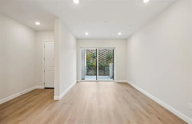 3 bed, 1386 sqft, $6,500 — Photo 3