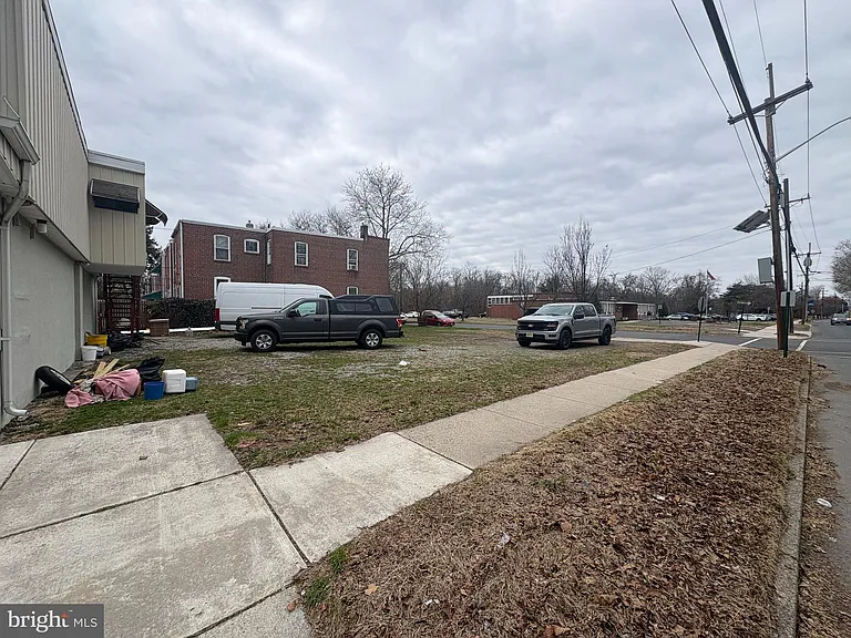1370 Hornberger Ave — Photo 3