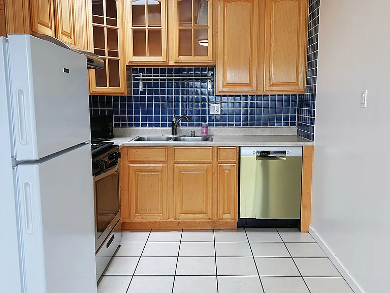 367 Willits St — Photo 10