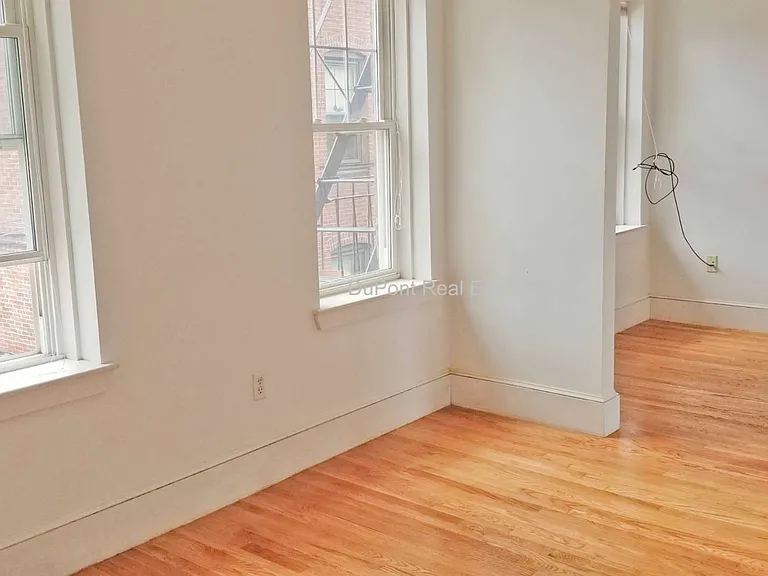 321 Hanover St #6 — Photo 10