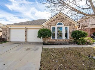 8717 Deepwood Ln, Fort Worth, TX 76123