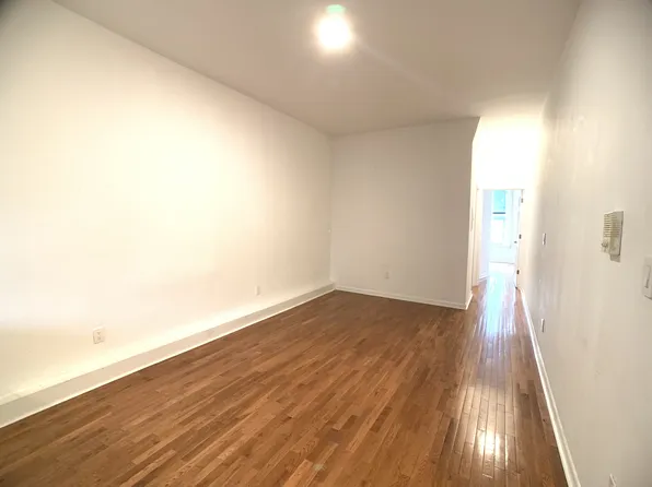 293 Tompkins Avenue image 12 of 28