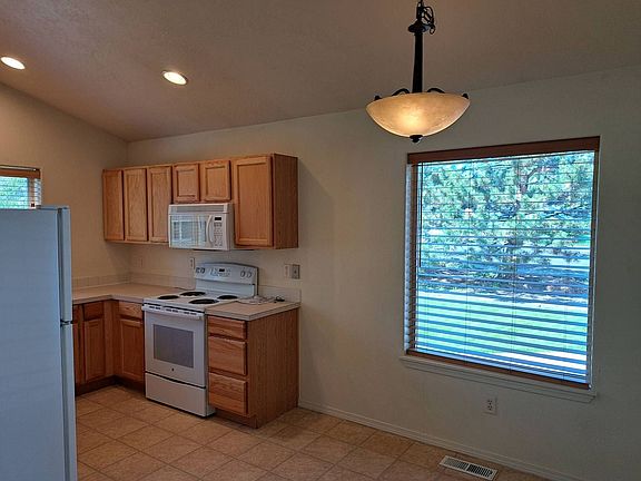 4th image of 1480-1482 NE Covington Ln #1480
