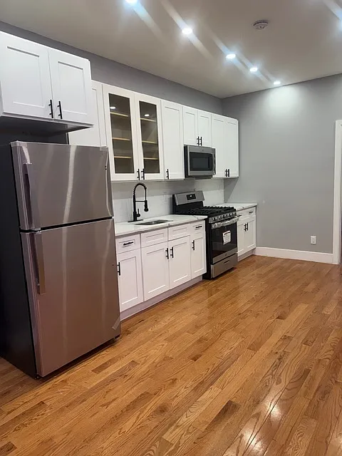 3 bed, $3,800 — Photo 1