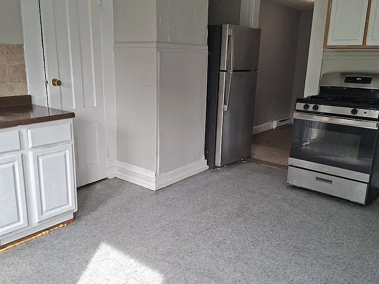 570 Broad St #3B — Photo 2