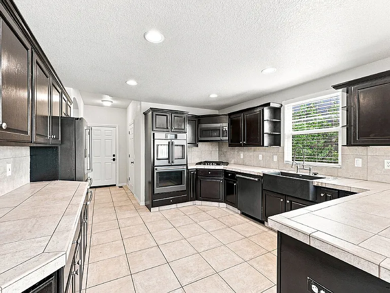 2425 Vanreen Dr — Photo 15