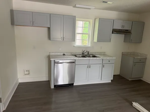 616 S Pollock St, Selma, NC 27576