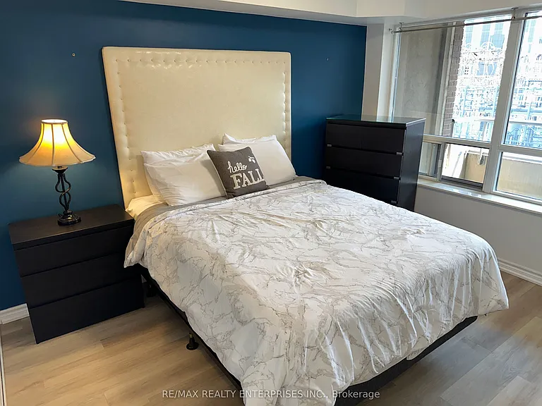 250 Wellington St W #436 — Photo 17