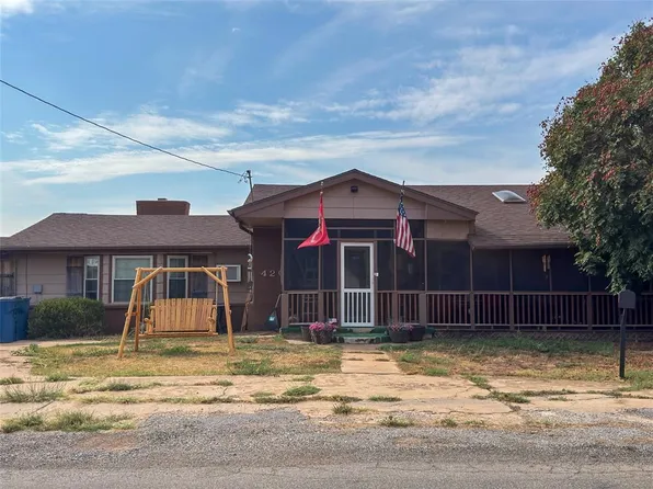 420 W 8th St, Cordell, OK 73632