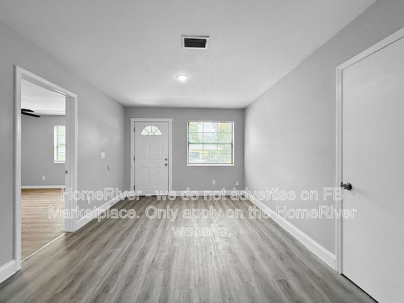 4th image of 201 Teakwood Cir N