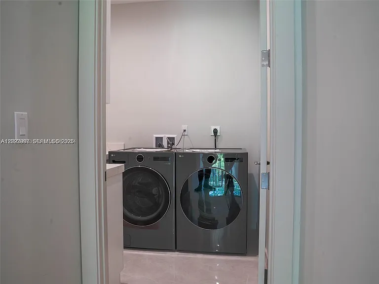 8410 SW 65th Ave — Photo 52