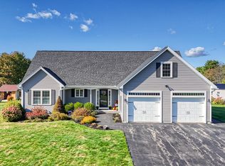 48 Fieldstone Dr, Augusta, ME 04330