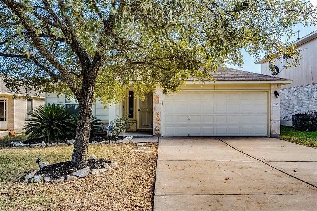 3 bed, 2.0 bath, 1566 sqft, $1,995 — Photo 1