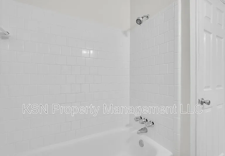 117 Windsor Rd — Photo 17