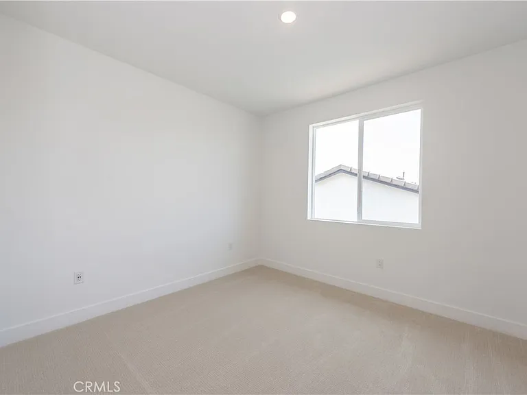 136 Seep — Photo 23