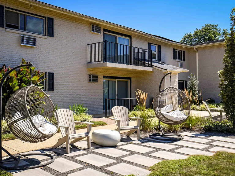 Outdoor Resident Lounge