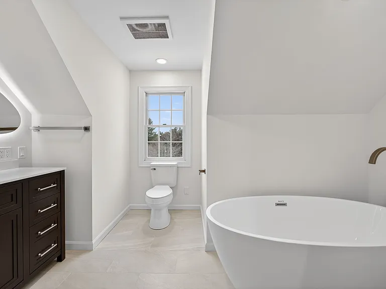 166 Londonderry Rd — Photo 3