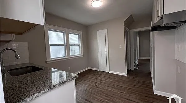 10610 Langton Ave — Photo 6