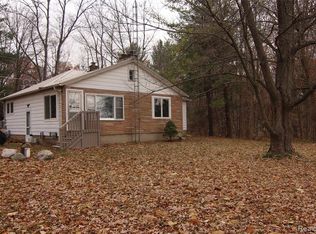 2823 Millville Rd, Lapeer, MI 48446