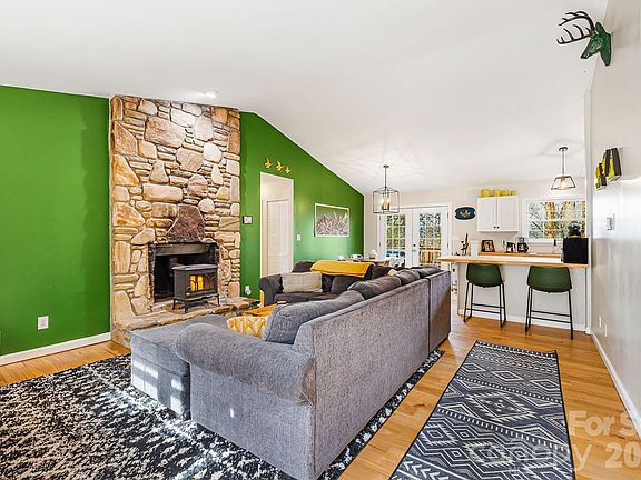 5th image of 741 Three Mile Knob Rd