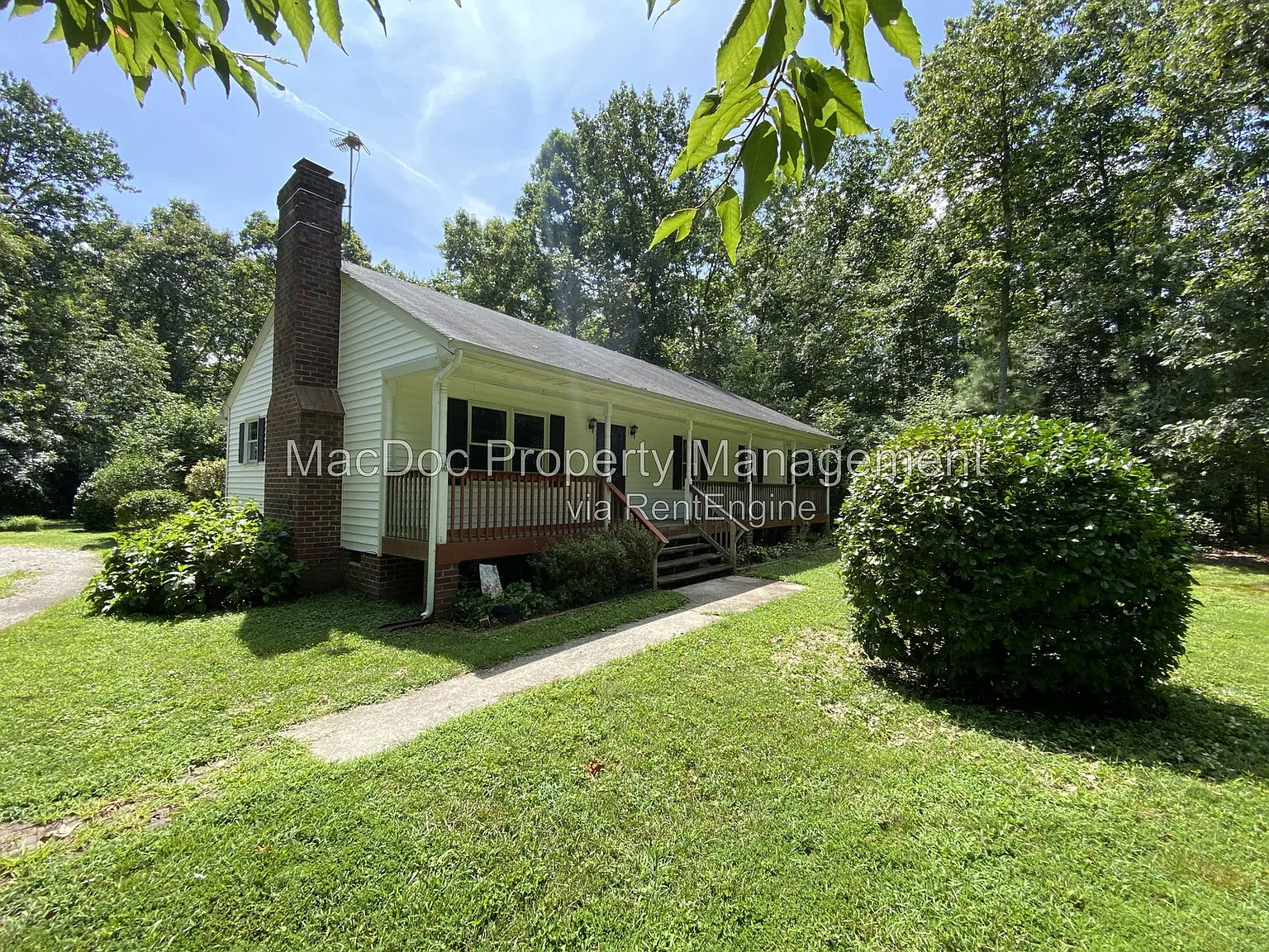 3 bed, 2.0 bath, 1196 sqft, $2,045 — Photo 4