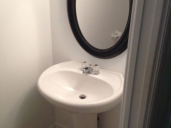 half bath between upstairs bedrooms