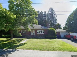 14 Calumet St, Pittsfield, MA 01201