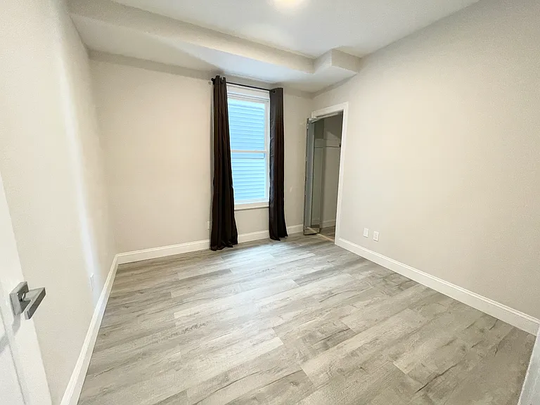 23 Newport St #2R — Photo 9
