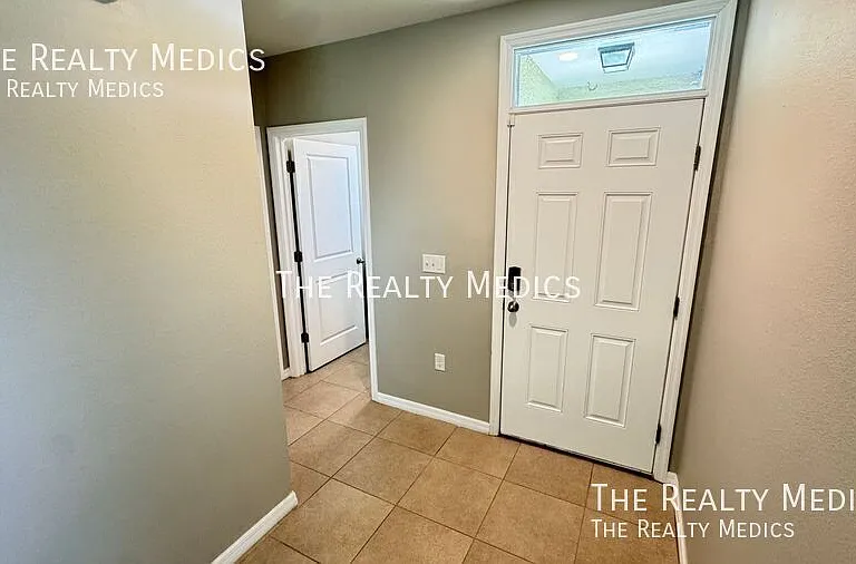 10906 Carlton Fields Dr — Photo 19