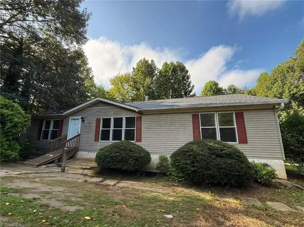 6986 Clifton Wood Dr, Walkertown, NC 27051
