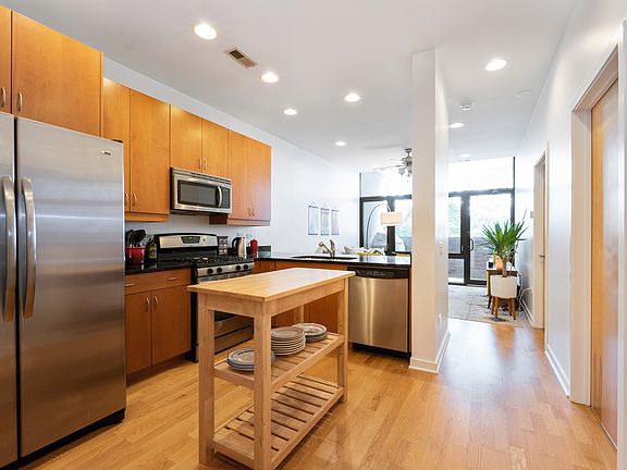 5th image of 3946 N Ravenswood Ave APT 304