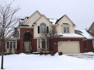 150 Liza Ln, Commerce Township, MI 48382