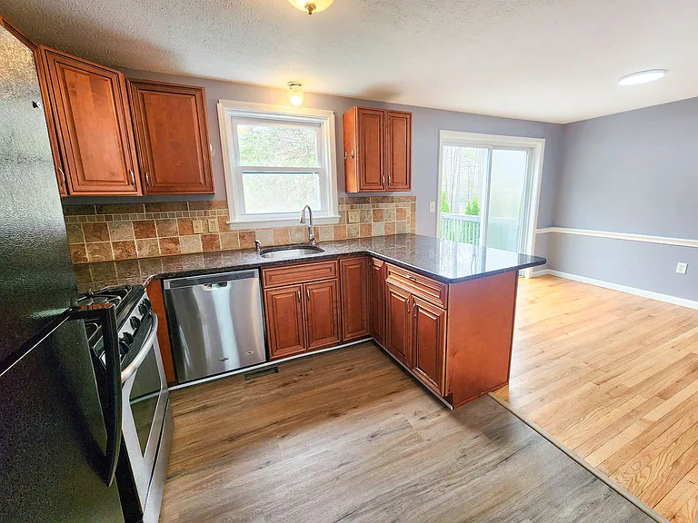 67 Burgundy Dr — Photo 3