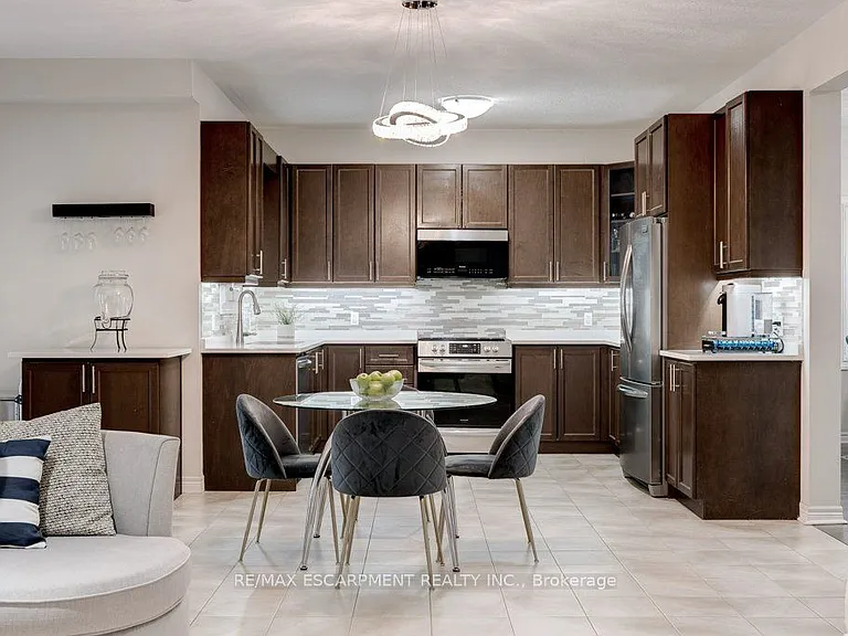 85 Showcase Dr #MAIN — Photo 32