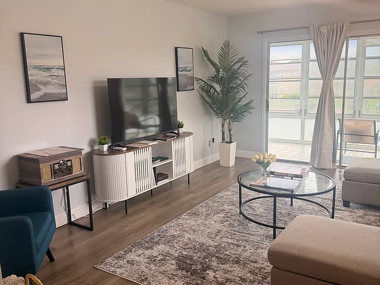 75 Royal Oak Ct #201 — Photo 26