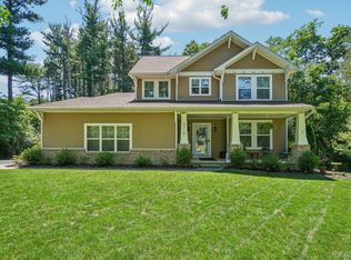 2714 Pine Shadow Ct, Pinckney, MI