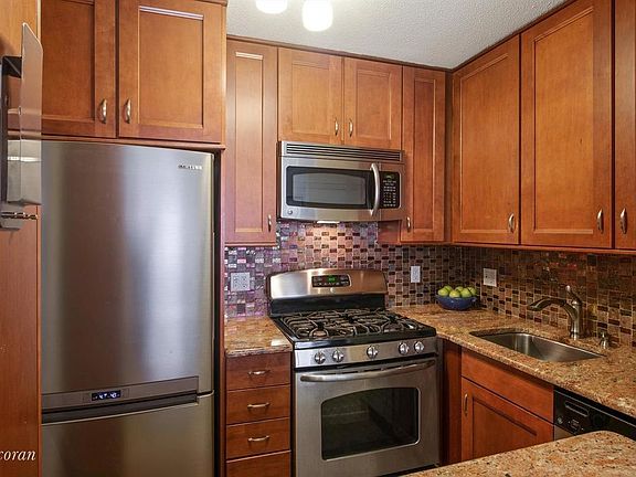 5th image of 200 W 79th St APT 5H