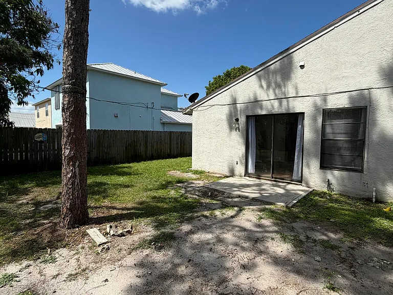 5803 SE Collins Ave — Photo 16
