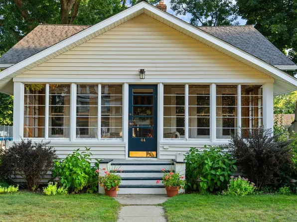 44 Park St, Oxford, MI 48371