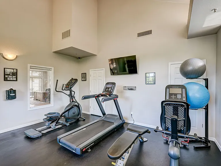 Miramont Apartments — Photo 19