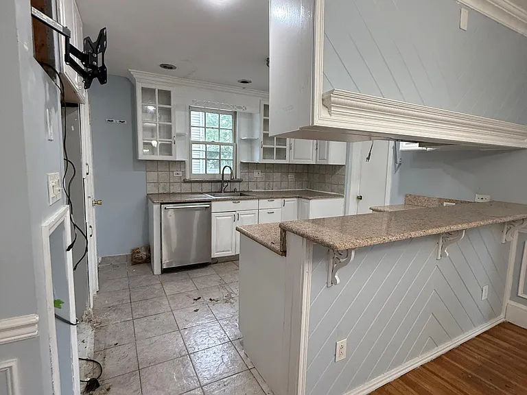 568 W 7th Ave — Photo 17