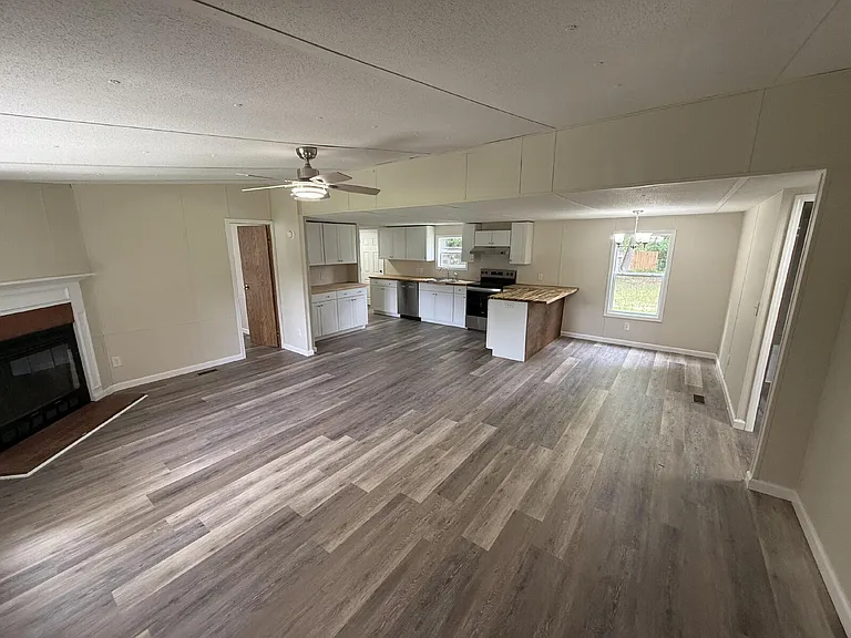 1755 Highway 521 S — Photo 3