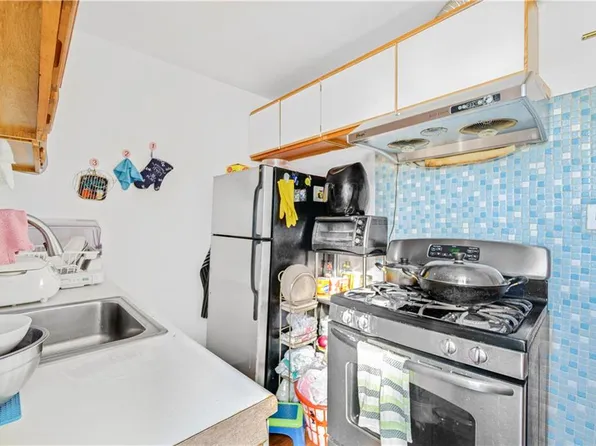 367 Avenue S image 5 of 8