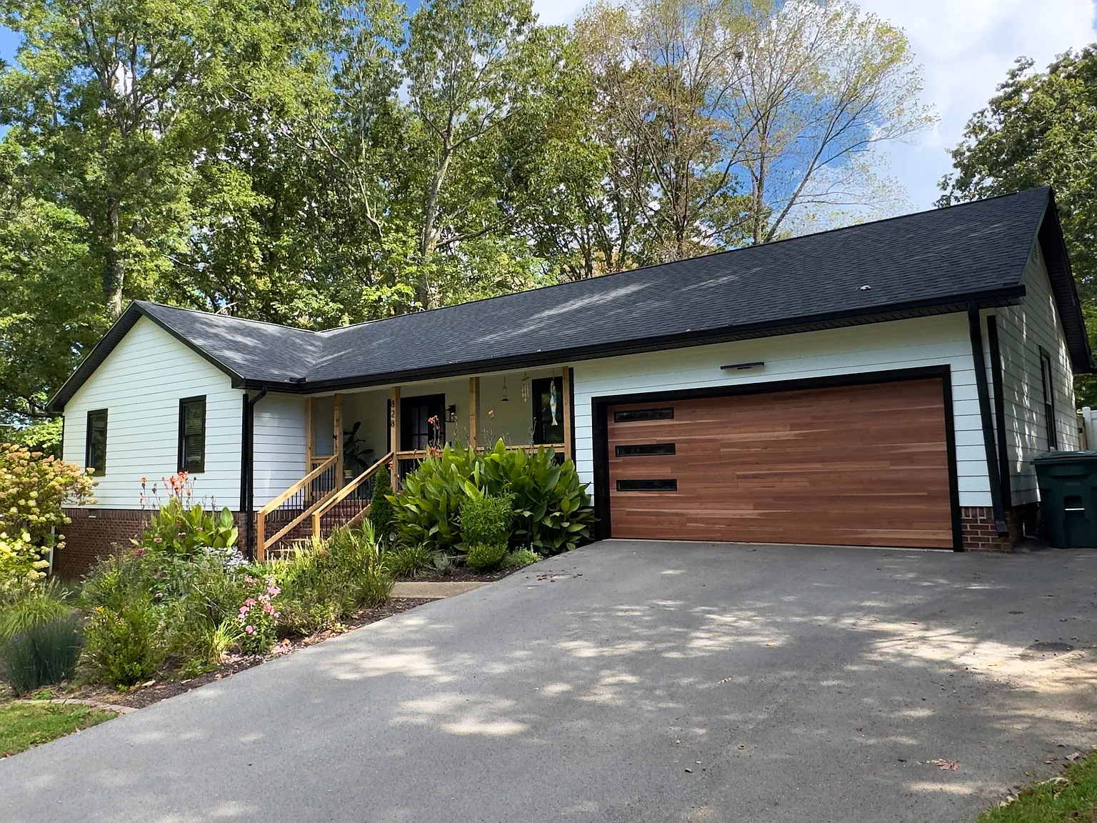 Charming 3BR/2BA Ranch with Private Pool Signal Mountain — Photo 2