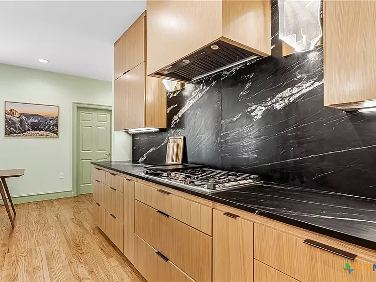 3201 Edward Dr — Photo 9