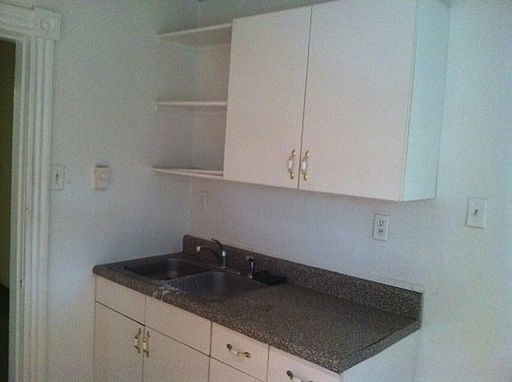4th image of 2006 Rosewood Ave APT C