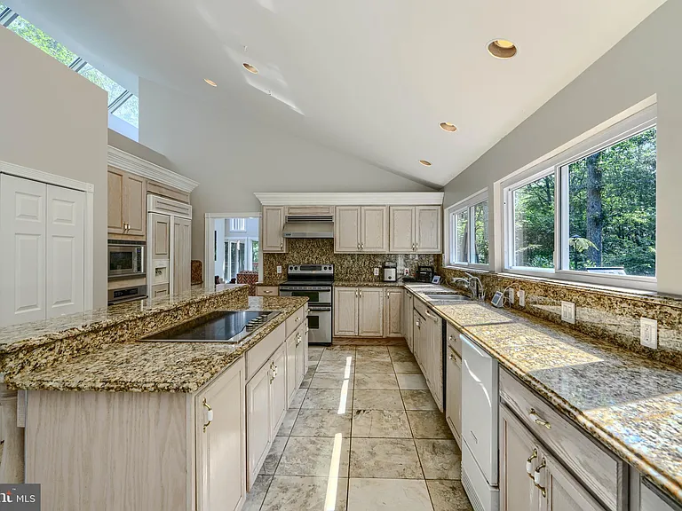 2101 Tufton Ave — Photo 22